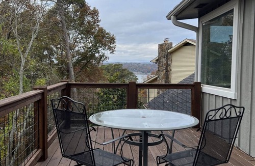Lupton City House | Treehouse by The Lake