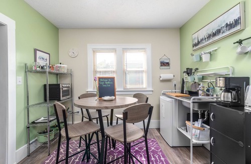 Tremont Apartment | Tremont - Bright 2BR apt-Pet Friendly, Conv. to Stadiums, Clinic, Museums & More