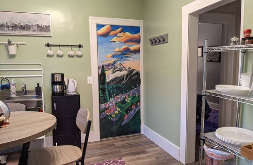 Tremont Apartment | Tremont - Bright 2BR apt-Pet Friendly, Conv. to Stadiums, Clinic, Museums & More