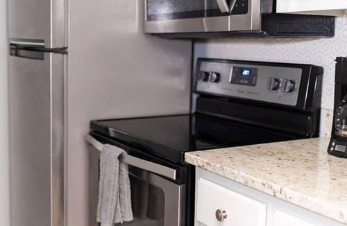 Athens Condo | TRENDY 2 BR CONDO ON S. MILLEDGE. CLEAN AND CLOSE TO EVERYTHING!/2