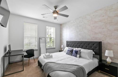 Forest Park Apartment | Trendy 3BR 2BA Urban Oasis