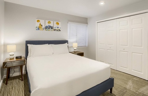 Green Valley Ranch House | Trendy,Fun+2brm+Arcade+Kitchen+PrvtEntry+Patio
