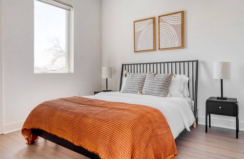 West Colfax Apartment | Trendy Sloan's Lake 1BR w/ Gym, W/D & Roof Deck, near Park, by Blueground