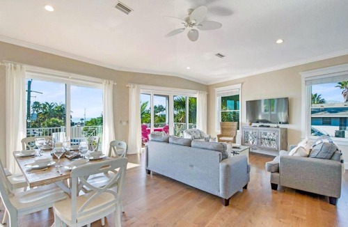 Bradenton Beach House | Tropical Hideaway by AMI Locals