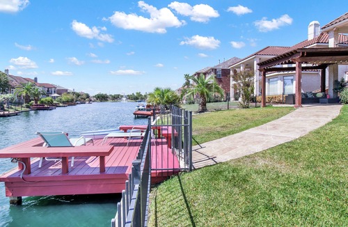 Sydney Harbour House | truly stunning lakefront with immediate access to all the city has to offer.