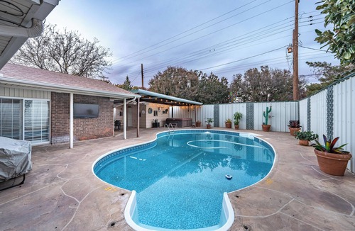 Lubbock House | TTU is 4 miles, 3Bd/2Ba with Pool/Hot Tub -"That Peaceful, Easy Feeling"
