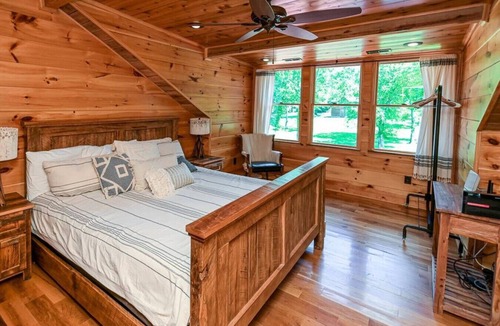 Fayetteville Other | TURKEY CREEK | Cozy Cabin Near Jack Daniels & More