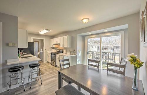 Twin Lakes House | Twin Lakes Escape with Deck Less Than 1 Mi to Beach!