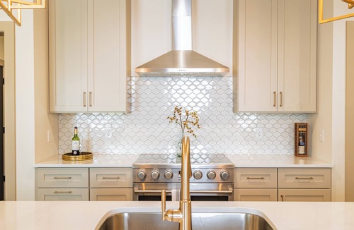 Eighth Avenue House | Two New Homes | 2mi to Broadway| Rooftop HotTub
