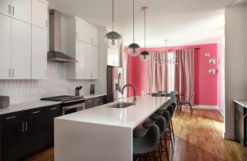 Hadley - Washington House | Ultimate Bach 10min to DT IG Walls Every Room