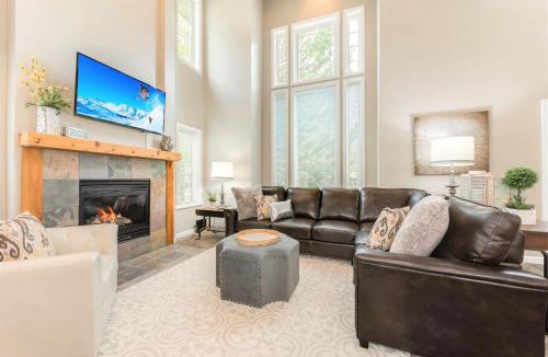 Midvale House | Union Duplex Cove and Woods in Salt Lake with Hot Tub