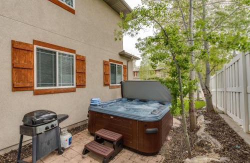 Midvale House | Union Duplex Cove and Woods in Salt Lake with Hot Tub