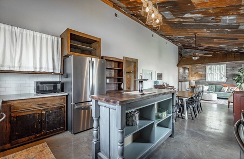 Chickamauga House | Unique barndominium with lots of space near Chattanooga