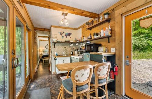 Somerdale House | Unique Dover Accommodation with a Hot Tub Perfect for Glamping in Ohio