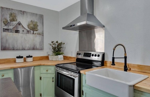 Orchard North House | Unique Home Perfect for Gathering. Pets welcome!