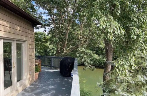 Old Fields House | Unique River House on The Potomac - with Hot Tub