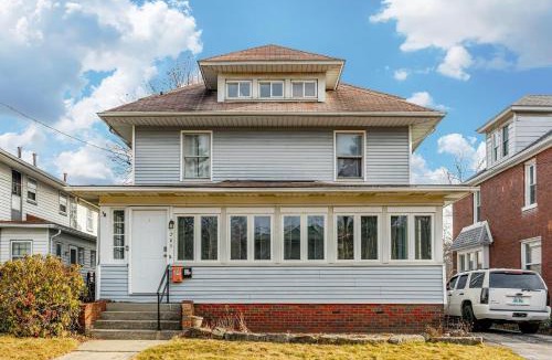 Highland Square House | Unit 2 at Oilgate at Oakdale
