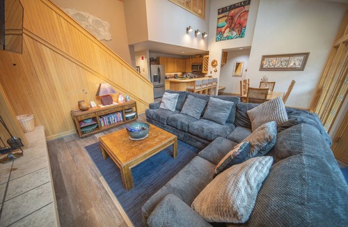 Mountain House Condo | Unit with Private Hot Tub & fast Walk to Lifts