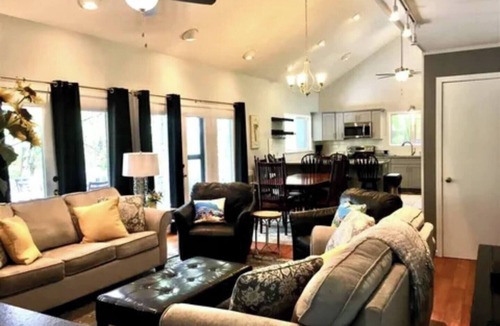 Treeloft House | Unwind at Bear Pause, located right at Wintergreen Resort.