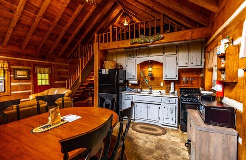 Copperhill Cabin | Unwind in the Wilderness, but Keep the Hot Tub!