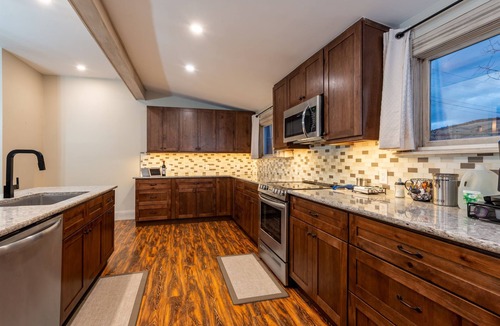 Cripple Creek House | Updated*1895 Victorian*Modern Kitchen*MTN Views