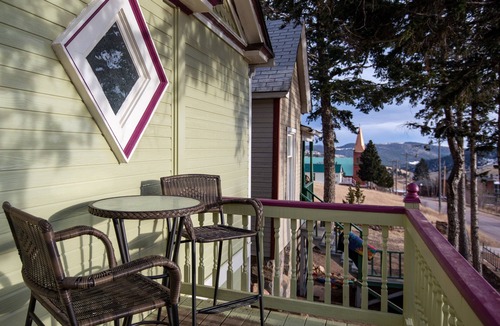 Cripple Creek House | Updated*1895 Victorian*Modern Kitchen*MTN Views