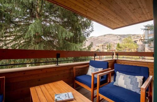 Aspen House | Updated 3BR, 3BA with Pool - Steps to Town
