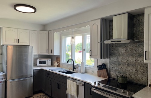 Westerly Cottage | Updated '50's Cottage 5 mins to the beach with indoor and outdoor entertainment!