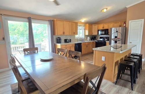 Eastward Look House | Updated Central A/C 6 Bd Rm 3 ba Home Sleeps 12 Scarborough Beach walking dist.