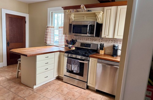 Westerville House | Updated Craftsman home, quiet setting, porch swing overlooking Old Town Park.