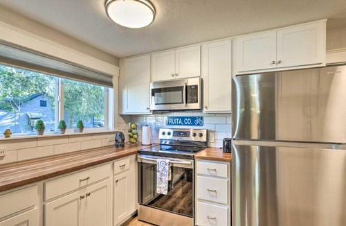 Fruita House | Updated Fruita Cottage - 1 Block to Downtown!