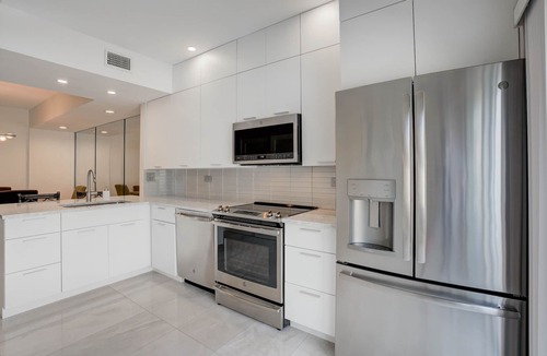 Bella Vista Condo | Updated modern 1st floor condo on Carlin Park and close walk to the ocean