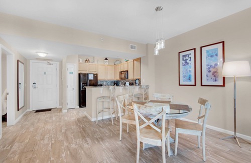 Fort Walton Beach - Destin Condo | ⛱️Updated~Pool View~HUGE Lagoon Pool~Palms Resort 2713 Jr 2BR