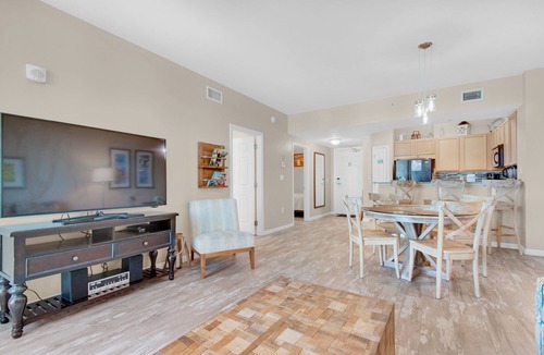 Fort Walton Beach - Destin Condo | ⛱️Updated~Pool View~HUGE Lagoon Pool~Palms Resort 2713 Jr 2BR