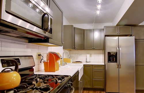 Steamboat Springs House | Updated TH w/Mtn Views-Pool-Hot Tub+ Steps to Free Mtn/Town Bus-Large Private Deck-W/D in Unit