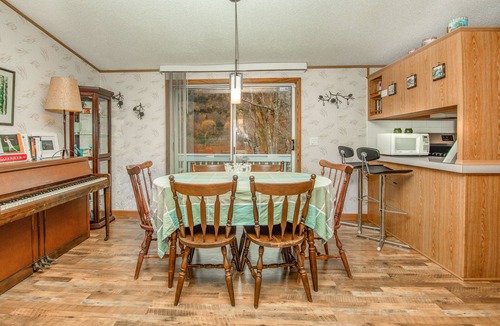 Hunter House | Upgraded! Perfect location seconds from Hunter Mtn! Incredible views! King bed!