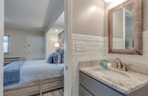 Melrose Apartment | Urban Hideaway Cozy Studio with Pool Access