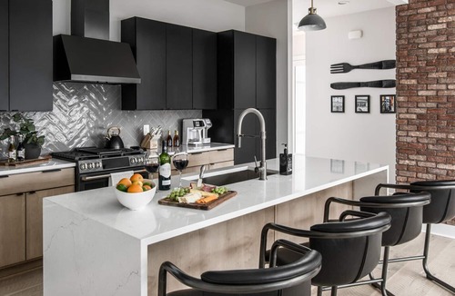 Edgehill Cottage | Urban Row - Rooftop Hottub - Heart of Gulch