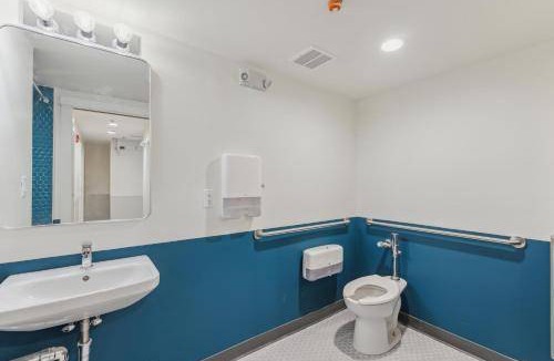 West End Hostel | Hostel ∙ 17 guests