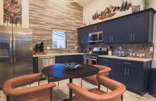 Timberline House | Valley View Resort Cabin #2, 1-Bed, Modern-Luxury with Hot Tub in Canaan Valley, WV
