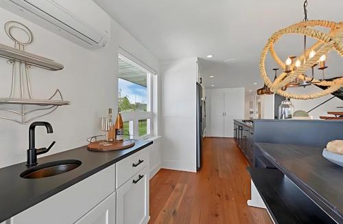 Green Bay House | Van Laanen Lake House - Luxury Bayfront Home with Canoe & Lambeau Views
