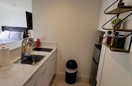 Marina Peninsula Condo | Venice Beach Studio Steps to the Beach and Sand A+