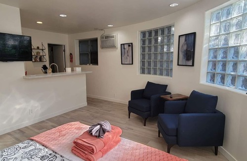 Marina Peninsula Condo | Venice Beach Studio Steps to the Beach and Sand A+