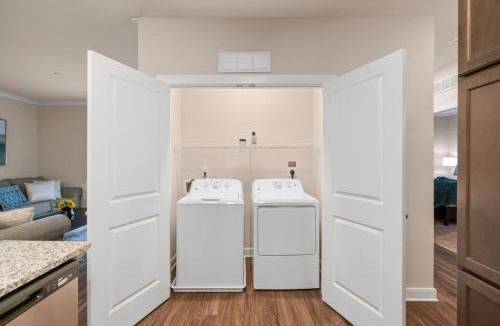 Triangle Apartment | Vibrant 2beds /2baths Casa