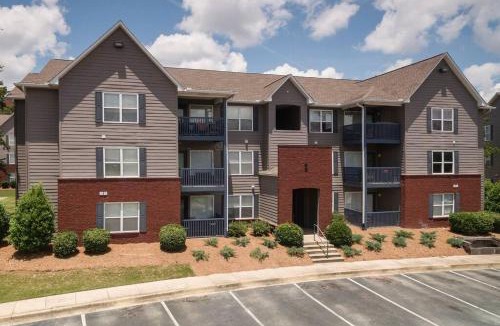 Auburn Apartment | Vibrant Living Near Auburn University l 4BR 4BA