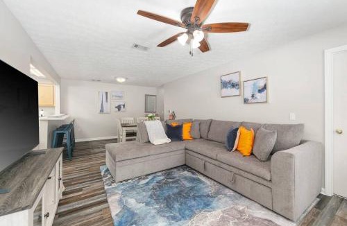 Auburn Apartment | Vibrant Living Near Auburn University l 4BR 4BA