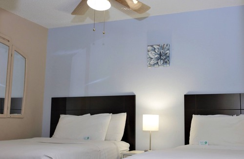 Donna Hotel | Victoria Palms Inn & Suites