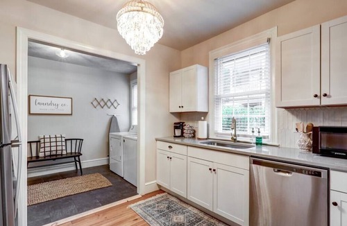 Mountville House | Victorian Manor on Main w/6 beds-10 mins to Lanc!