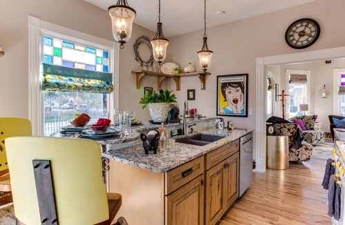 Newberg House | Victorian Secrets 1897 Home - Curious? Eclectic, convenient & ❤️ of wine country
