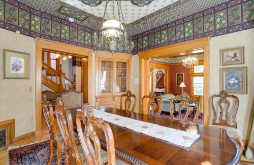 Cheesman Park Apartment | Victorian-Style Cheesman Park Apt - 2 Mi to Dtwn